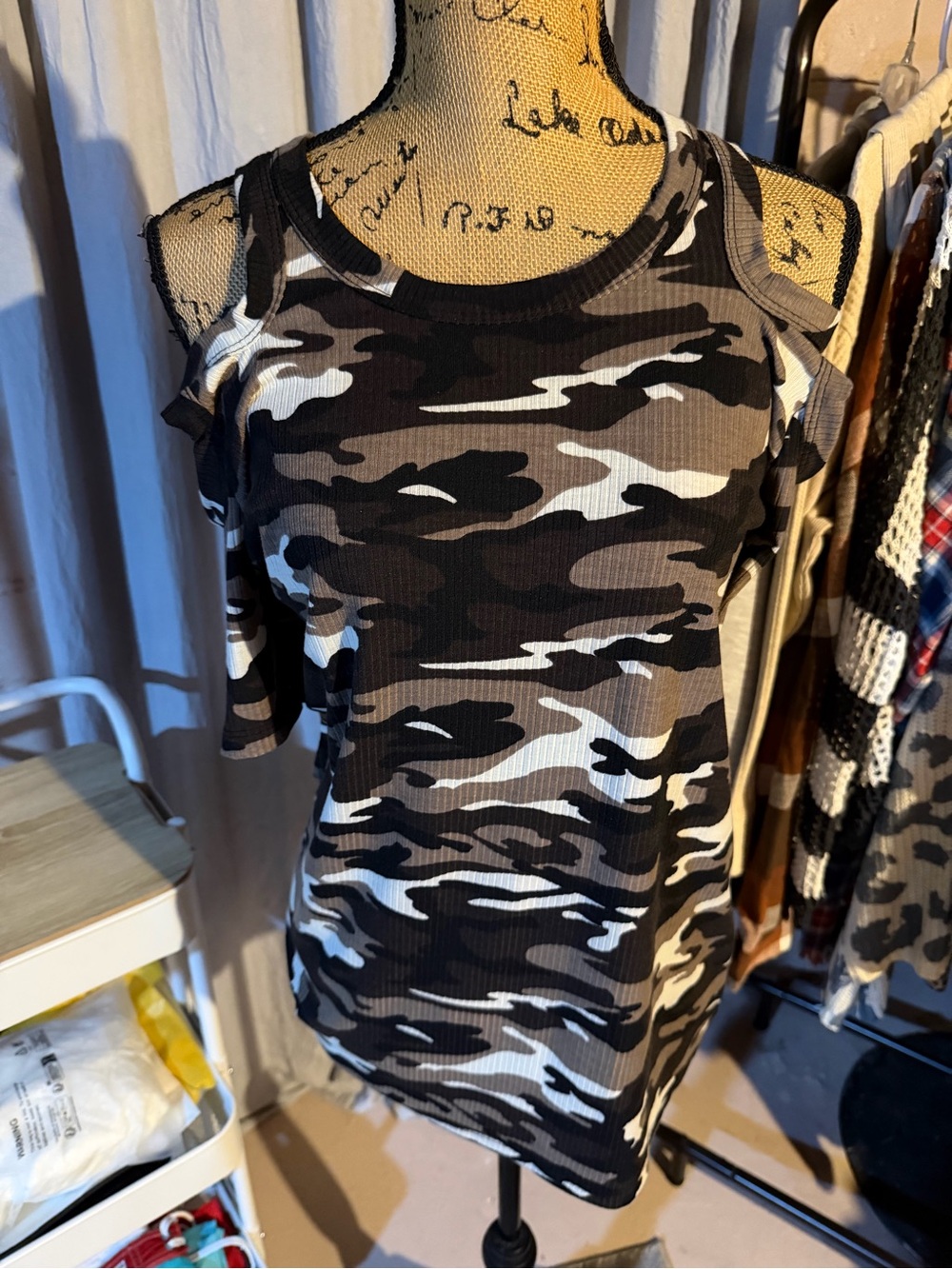 Cold-Shoulder Camo Ribbed Knit Top - Black & Brown Camo Size Medium